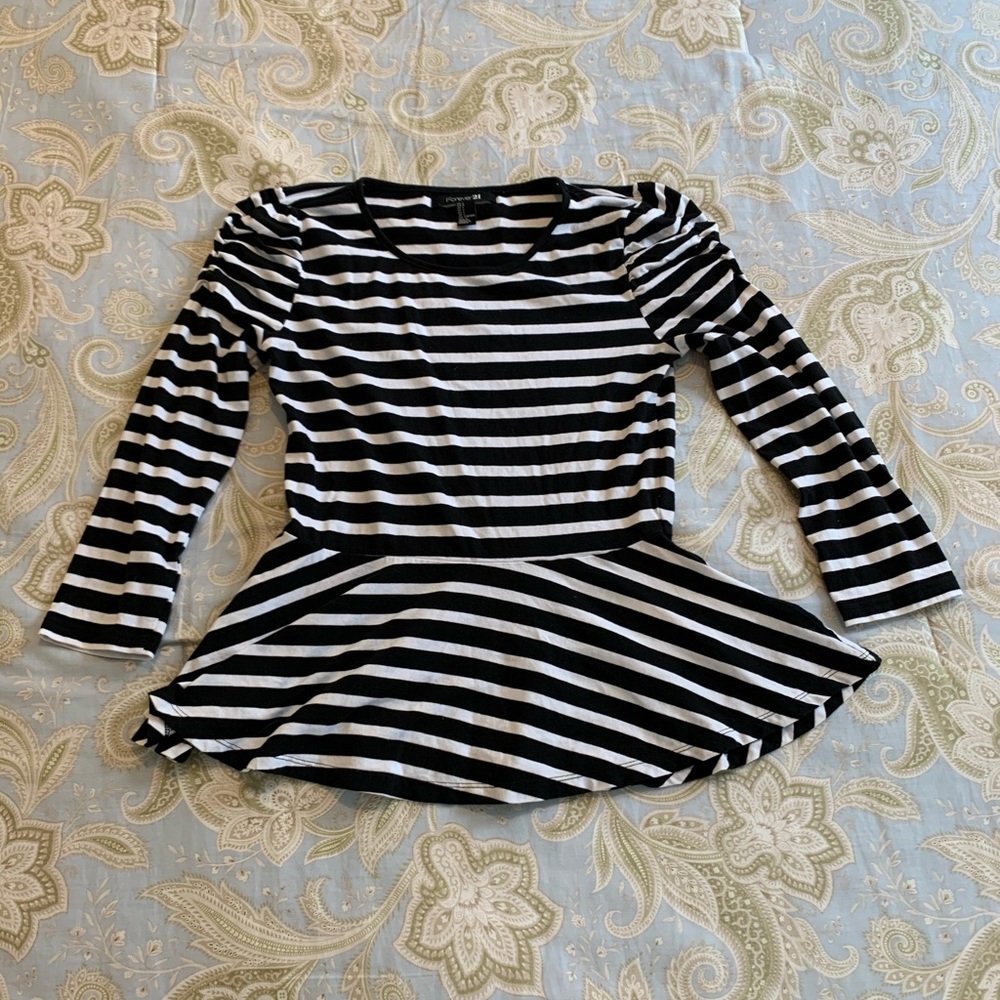 Black and white Forever 21 top size Large
